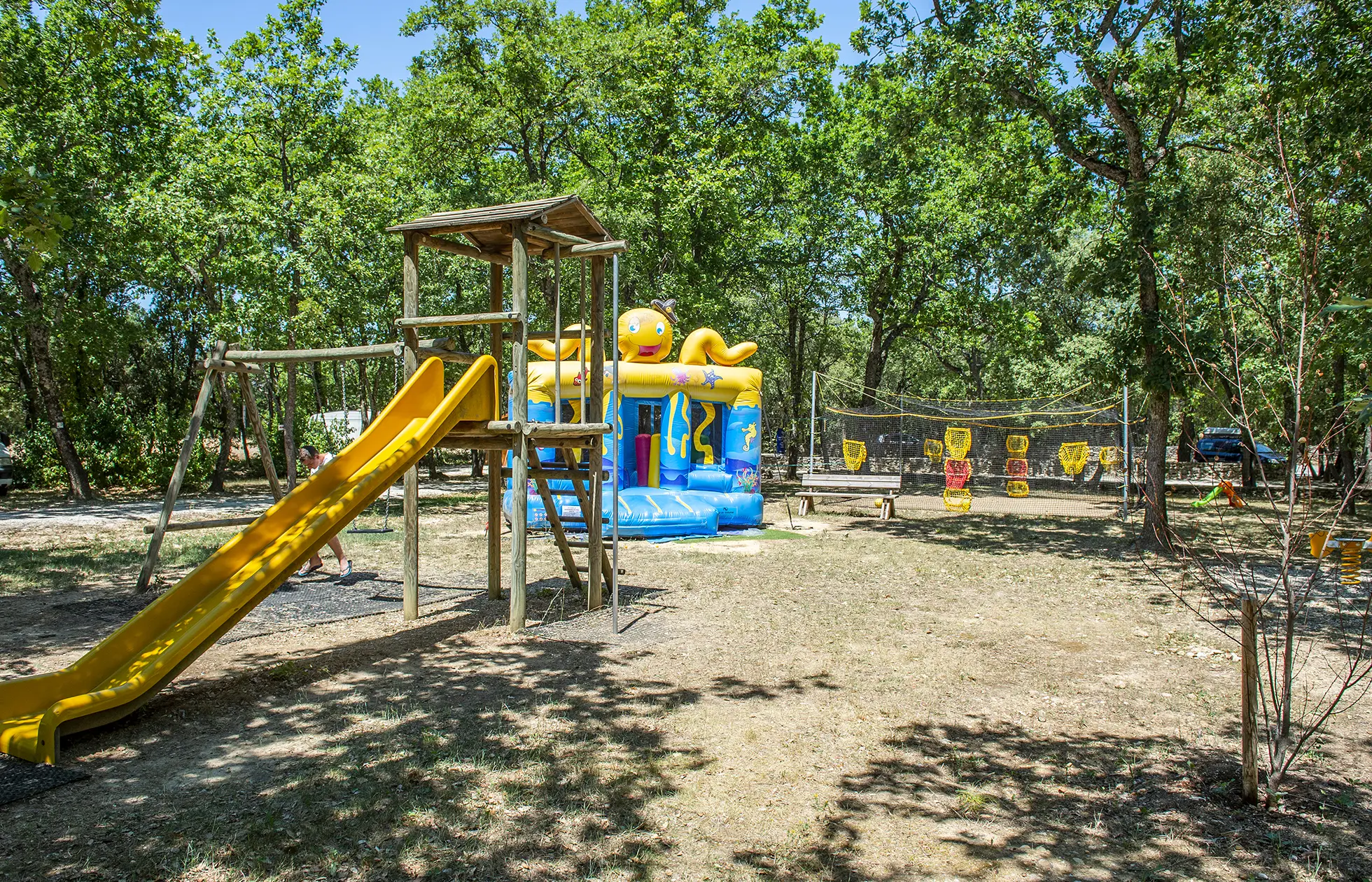 Camping Les Truffières - Aire de jeux 4